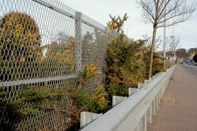 Railway safety measures, Bangor - geograph.org